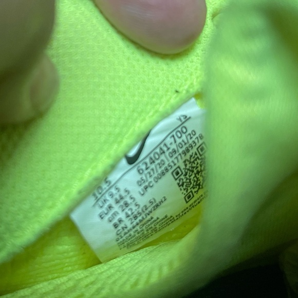Nike Air Foamposite Pro Volt 2020 - Size 10.5🔥 - Picture 8 of 16